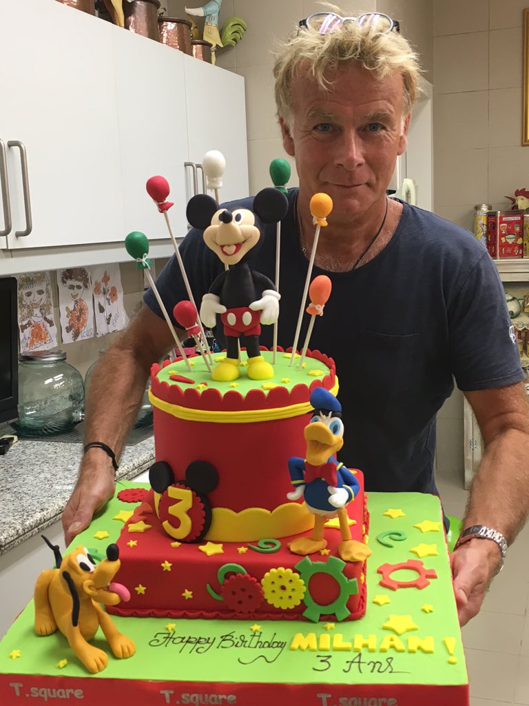 dubosc_franck's tweet photo. Aujourd'hui papa gâteau. https://t.co/H5c5SE4F4j