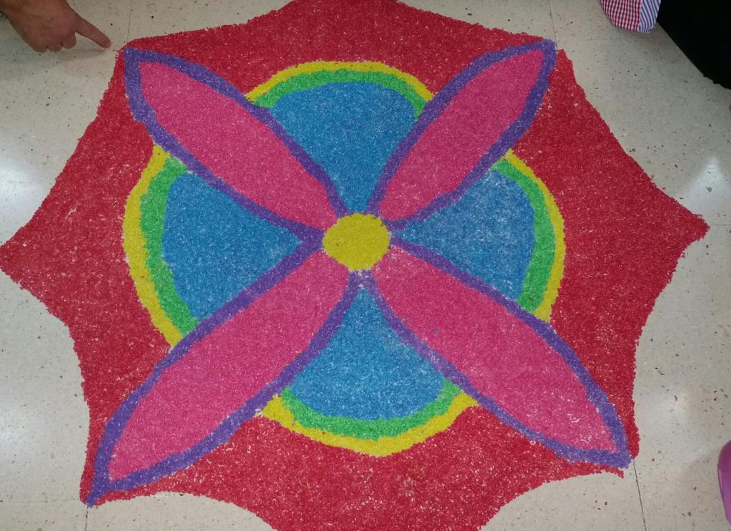 Seilagp's tweet photo. °•○●Foto1°. Con arroz pintado diseñamos nuestro mandala. Fto 2°. Resultado final 😆 https://t.co/oGUb5Y85NN