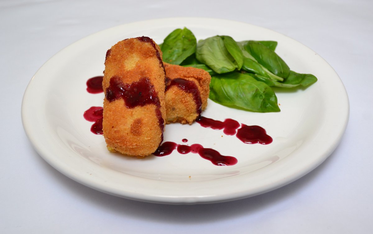 ADScocina's tweet photo. https://t.co/bssuVKgvpG Croquetas de papa y reducción de malbec! #croquetas #papas #adscocina https://t.co/8YoGRaBj4y
