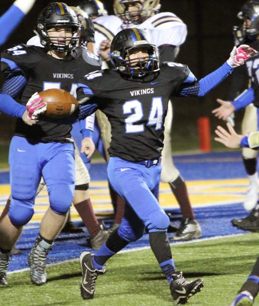 TahoeSports's tweet image. South Tahoe football delivers offensive outburst in home finale, routs Sparks 63-21 tahoedailytribune.com/southshore/ssp…