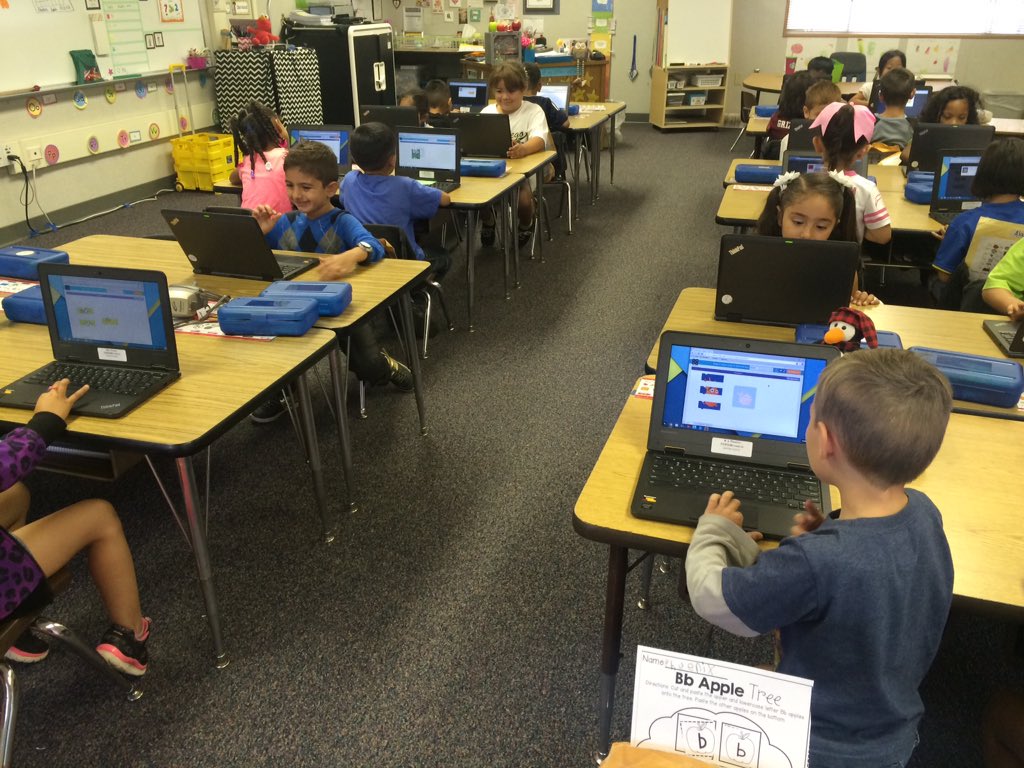 TeacherAlissa's tweet image. Up &amp;amp; running on @codeorg getting Rm 35 ready for #HourOfCode #KindersCanCode @MagnoliaCVUSD @CajonValleyUSD @svehaug