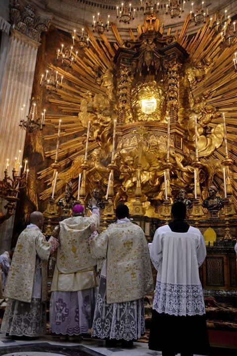 scholastececile's tweet photo. Encensement de l'icône de Santa Maria in Portico in Campitelli après la messe
#SumPont2015
© François Pierre-Louis https://t.co/t5DODwGhVS