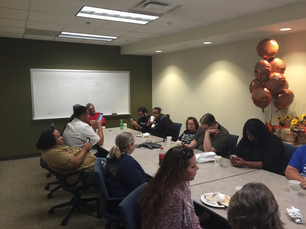 JoeRobertsonEVV's tweet photo. @alysonwoodard @Awaggs22 @evv_cc @AnnaDvorkin @Dstoreysg @dahnahull EVV's Director's Club Winners!!!!  50/80/80/80 https://t.co/eSmNjVHd6K