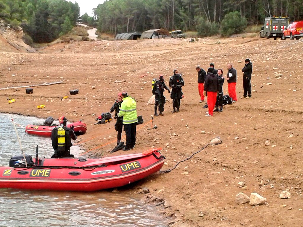 UMEgob's tweet photo. Jornadas #EBUME en el embalse de #Contreras #Valencia organizadas por el #BIEM3 junto a #BIEM1 y @bomberosvlc https://t.co/6JFTL3GTYO