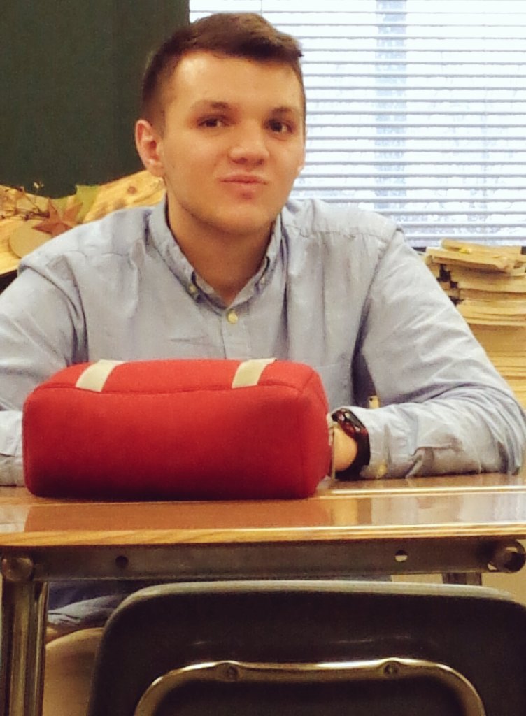 PTW4Christ's tweet photo. When you tryin to pay attention in class but really you thinking about Jesus. https://t.co/zpkvKRKa2e