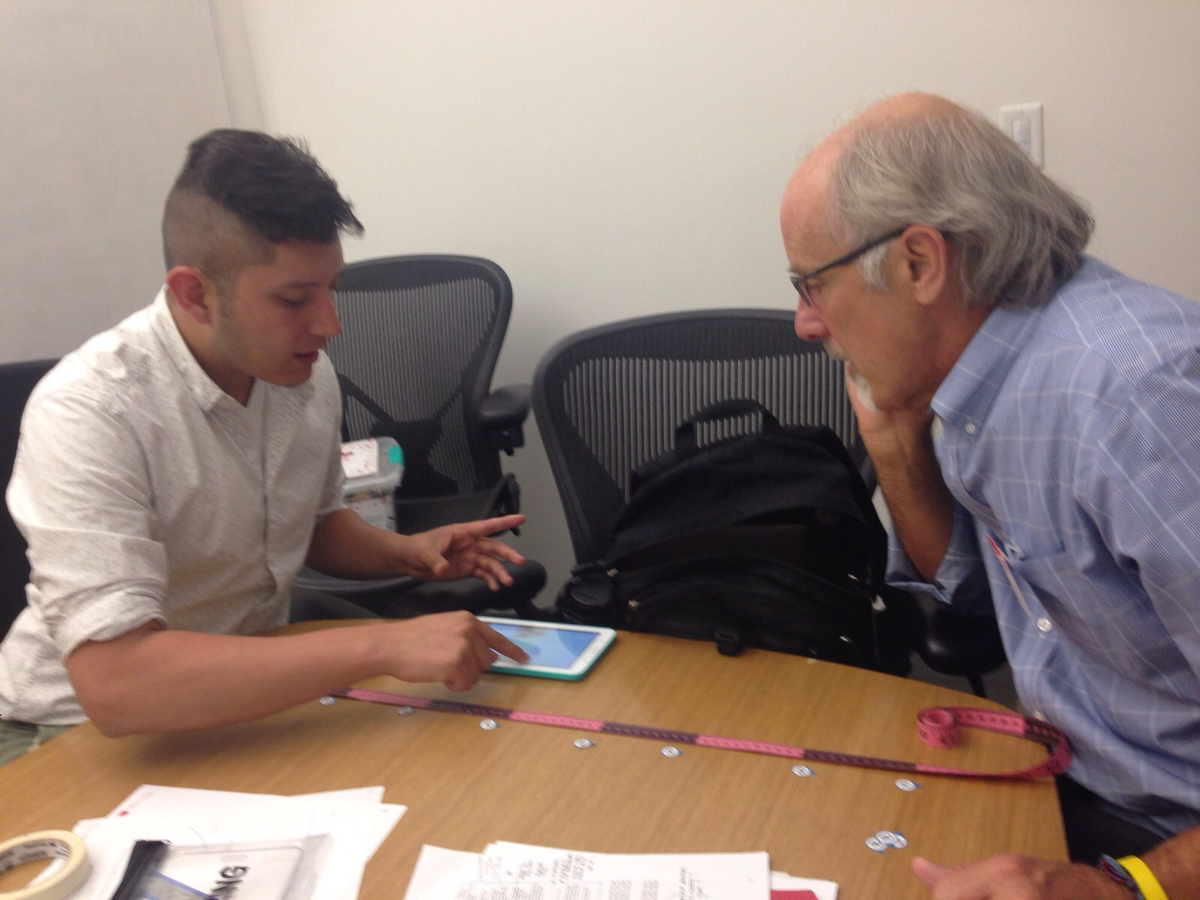 Lab_4U's tweet photo. Mientras tanto, @islagos, Co Founder y Soñador Máximo de @Lab_4U experimentando en vivo con Dan Farley. https://t.co/sNHCk6EK8k