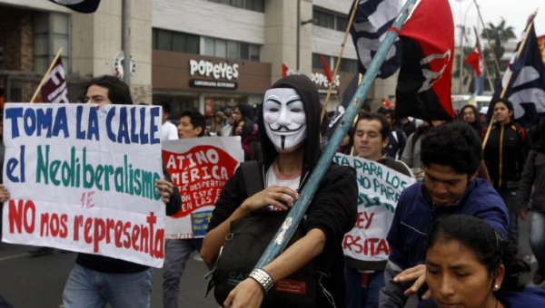teleSURtv's tweet photo. Colombia y Perú viven en crisis económica y social  https://t.co/9vTIAeZaFQ #Neoliberalismo https://t.co/JosXBjRLsy