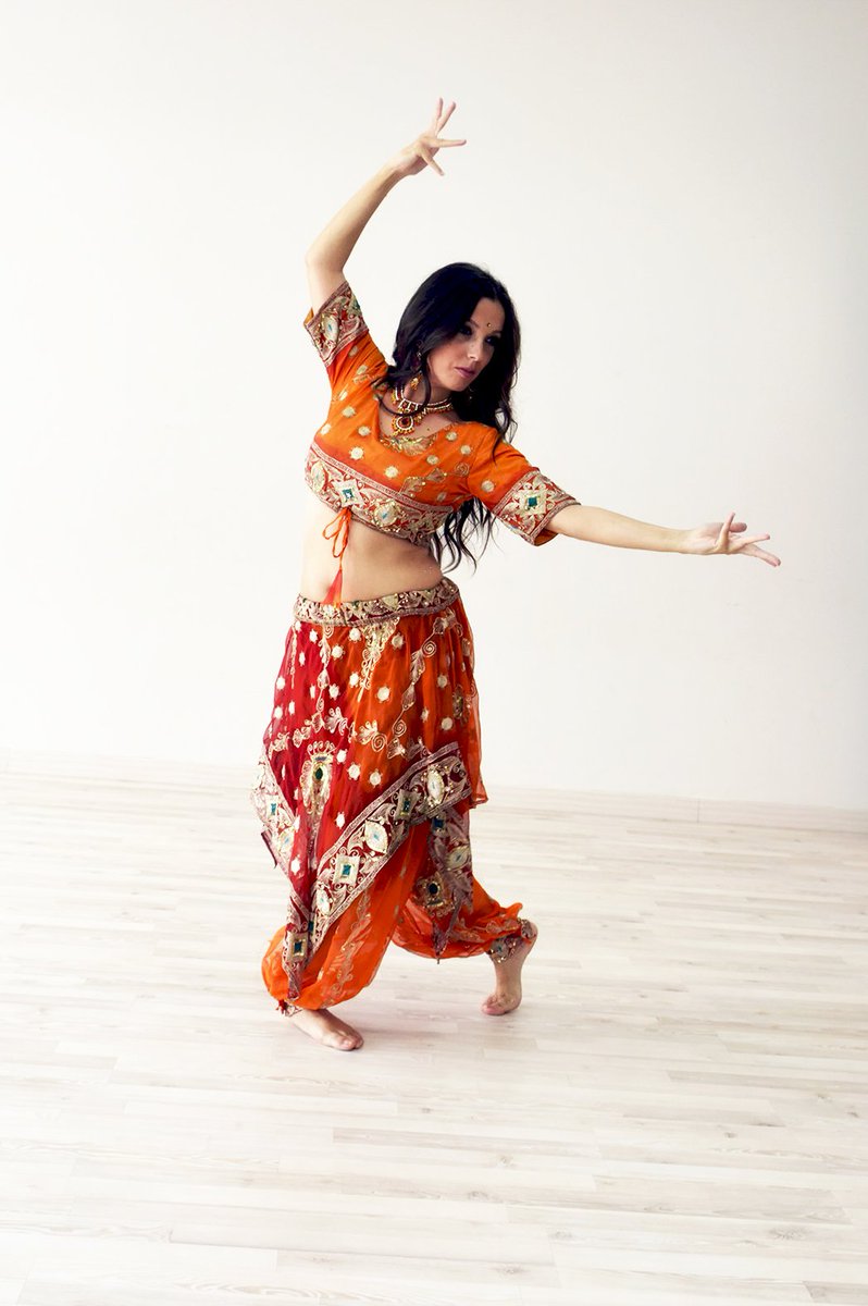 LumiereZen's tweet photo. En media hora comenzamos una nueva clase de #bollywood con nuestra profe @CrisBalsera ¡Qué ganas! https://t.co/wc8rhgqQ53