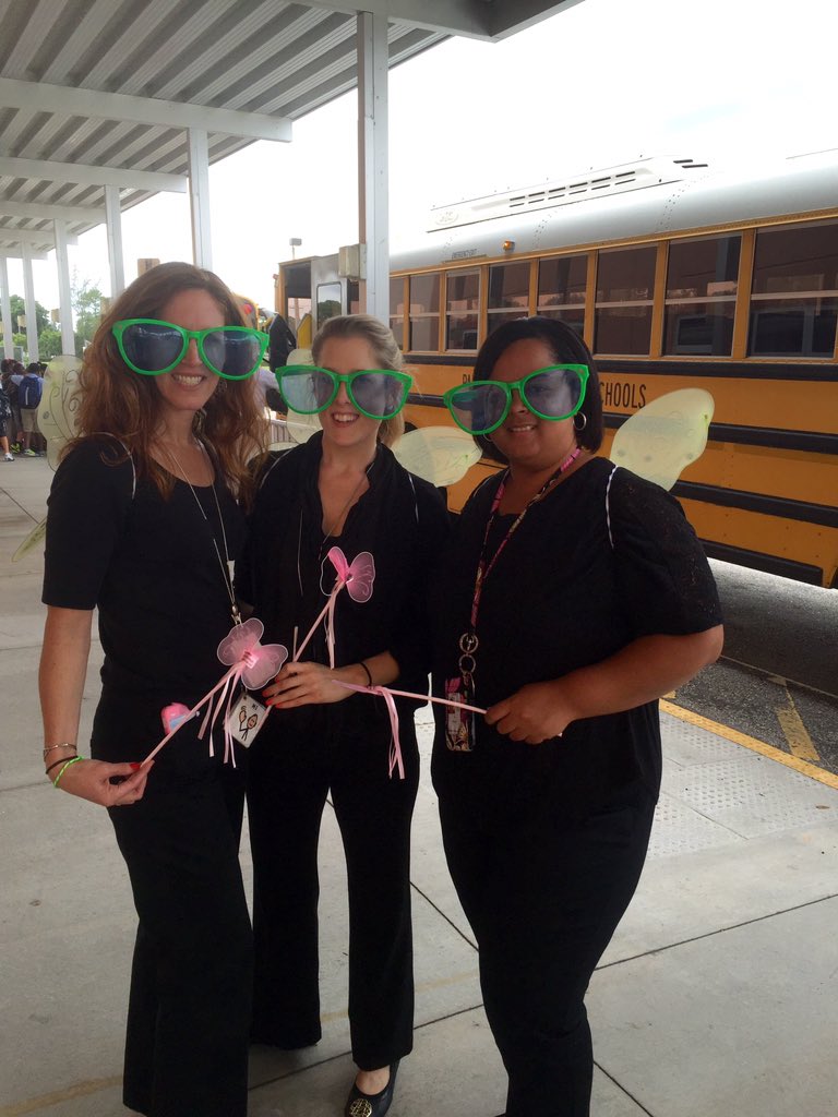 helman127's tweet photo. "Friends Don't Let Friends Do Drugs." #RedRibbonWeek #drugfree #triplets @hiddenoaksES https://t.co/0iXnCoKJ5c