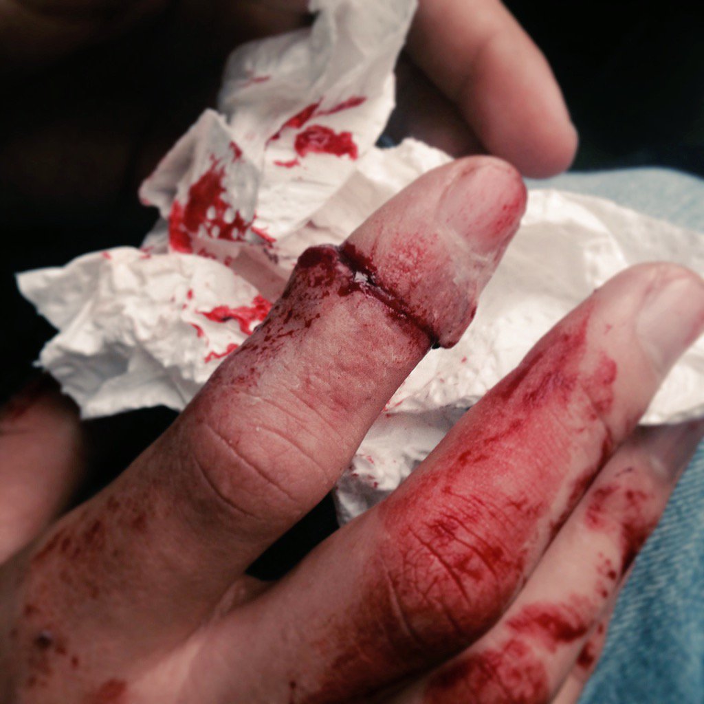 EmmyMakeUpPro tweet media