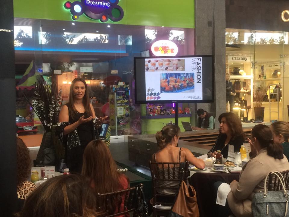 InvittaPuebla's tweet photo. Hoy en la conferencia de Susana Zavala Stivalet por motivo del Fashion Week de @LuxuryHall1 https://t.co/ByIFnzmEzf