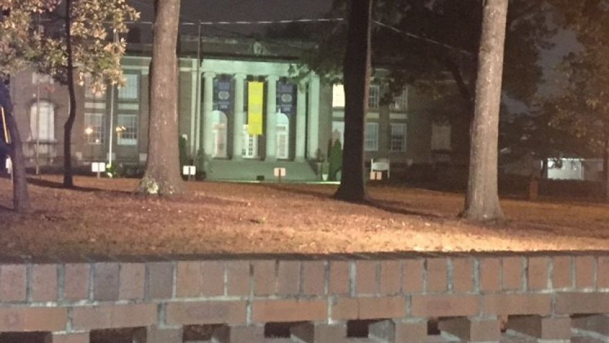 FoxNews's tweet photo. Alabama college student shot dead near campus | #FOXNewsUS https://t.co/gEWzPCDwCt https://t.co/3Gg46zgnbB