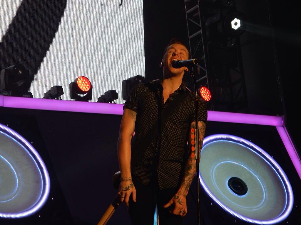 OpheliaMCFLY_GD's tweet photo. @itsDannyJones hi Danny do you like these photos I took of you from the #mcbustedmeat tour I miss it so much <3 https://t.co/uTzsTS13Qx