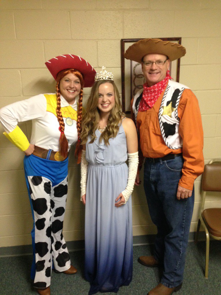 Kelley_Harlan's tweet photo. So sad I'm missing this tonight 😂😭 #preciousfam https://t.co/7UYB6BxsOH