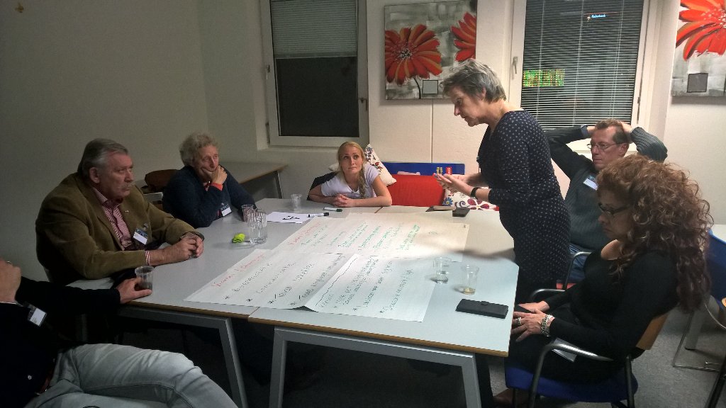 CSleurink's tweet photo. Bevlogen gesprekken bij armoede conferentie Almere https://t.co/b8UqmQtapr