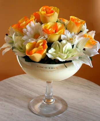 CocoEdenFlowers's tweet photo. Capture the splendor inside a pedestal bowl!
#CocoEden #Weddings #Artificial #arrangements https://t.co/kjIzkZcDbY