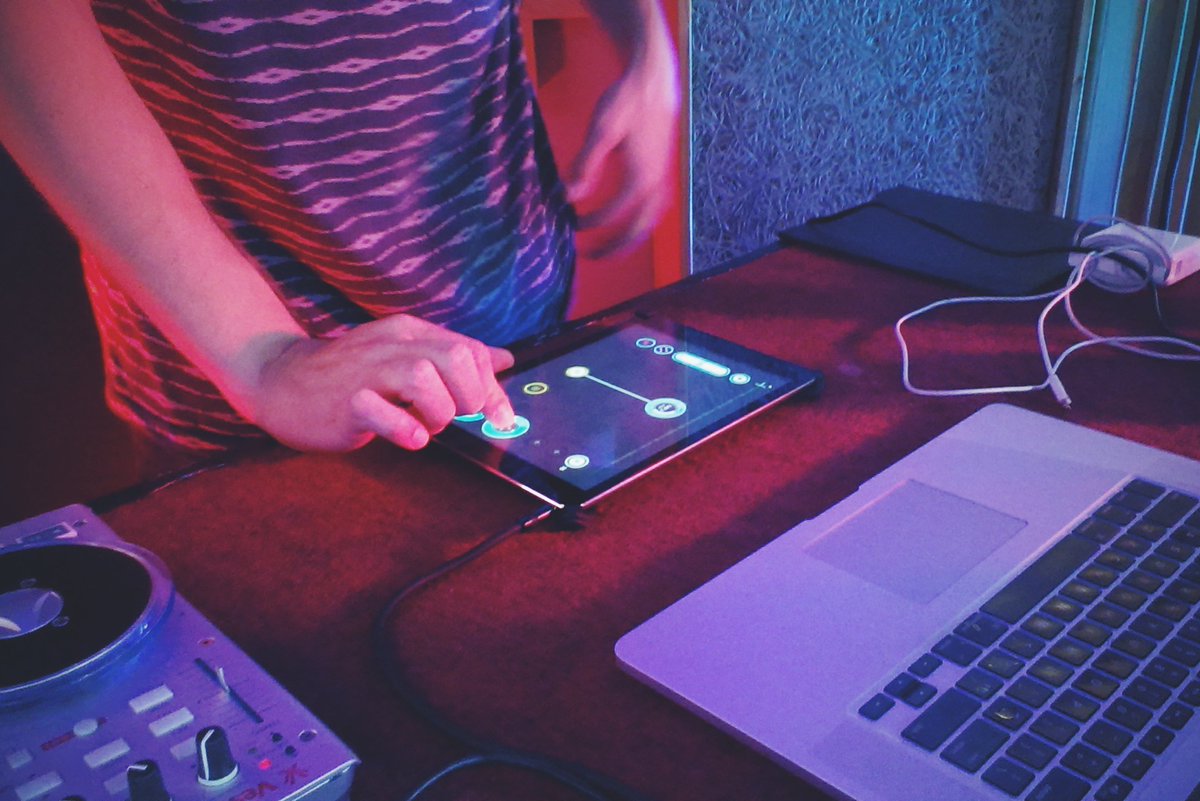stereosunapp's tweet photo. @shuljotekochee had a live session with Stereosun &amp; his beats yesterday. We had a great time! #iosmusician #iosdj https://t.co/S5tJC4MmLa