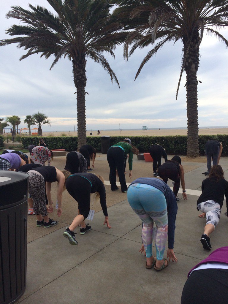 shicka's tweet photo. Ahnu stretch! #ShapeMeetTweet #ahnu @AhnuFootwear https://t.co/Xhs1F1eSaz