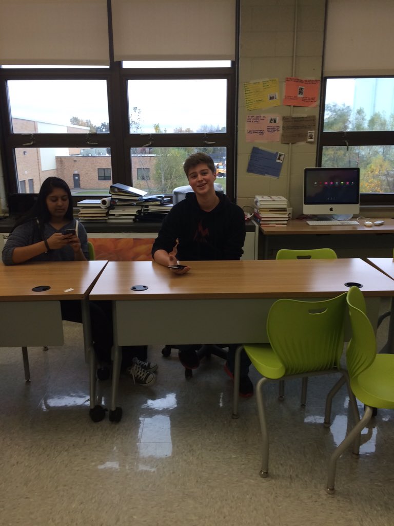 hcadvocatz's tweet photo. (Fake) love is brewing between senior photo editor Colleen and junior section editor Ray during brainstorming https://t.co/qDgCHQM2rh