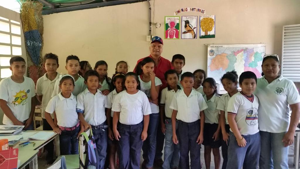 Corpobolivar's tweet photo. CnelEfren Hernandez @Corpobolivar  padrino Parroquia Zea visita Escuela en Mata de Tapaquire https://t.co/FIPJQZstvC