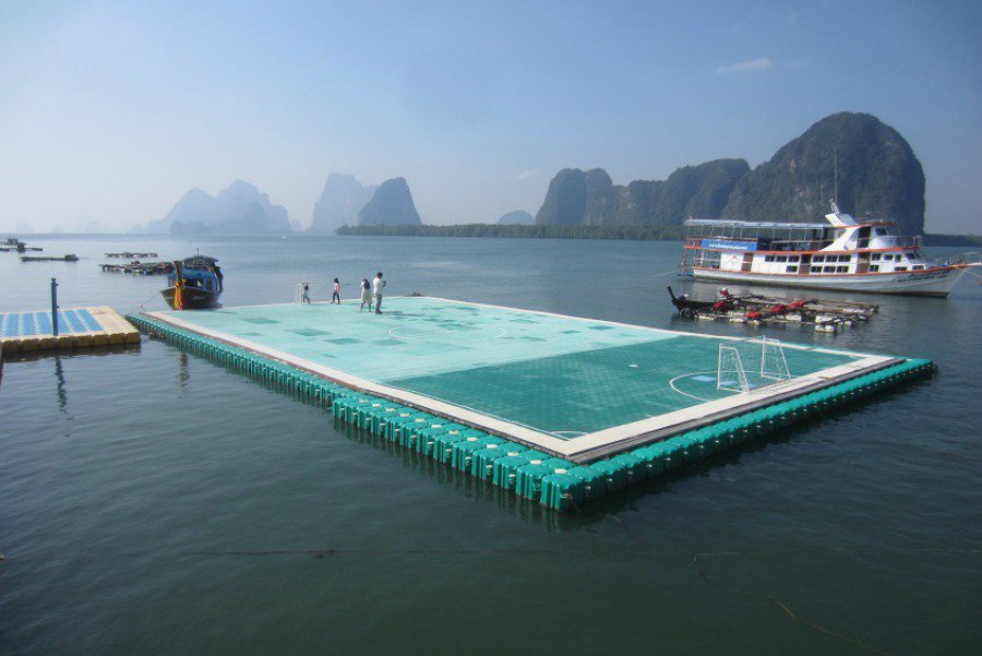 Watch: Discovering Thailand's floating football pitch via <a href="/Unisport/">Unisport.dk</a>. 8by8mag.com/tbg/unisport-f…