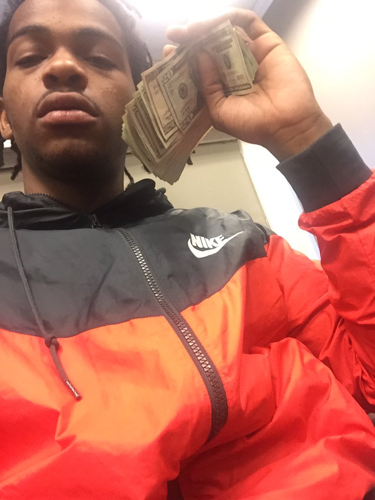 300Chasin's tweet photo. Don't mind my face I been tryna get it 💰💯🍼📲⛽️📲 https://t.co/tTf4EsObB9