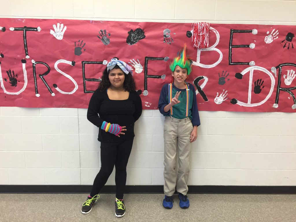 QueensHornets's tweet photo. "Drugs are old school!" #80sDay #RedRibbonWeek @PasadenaISD_TX #QueensIntermediate https://t.co/JlJwjJ8V8b