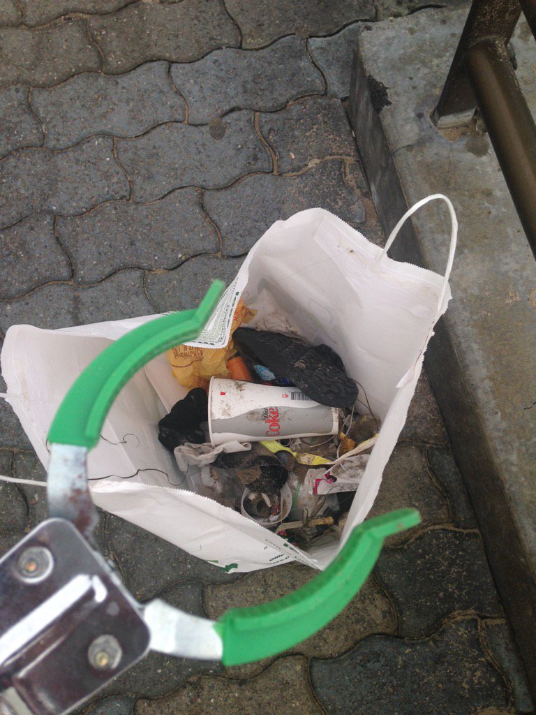 Lindacitygirrl's tweet photo. Cleaning up the beach!
#MBvsSkechers2015 https://t.co/aktFUeSSIG