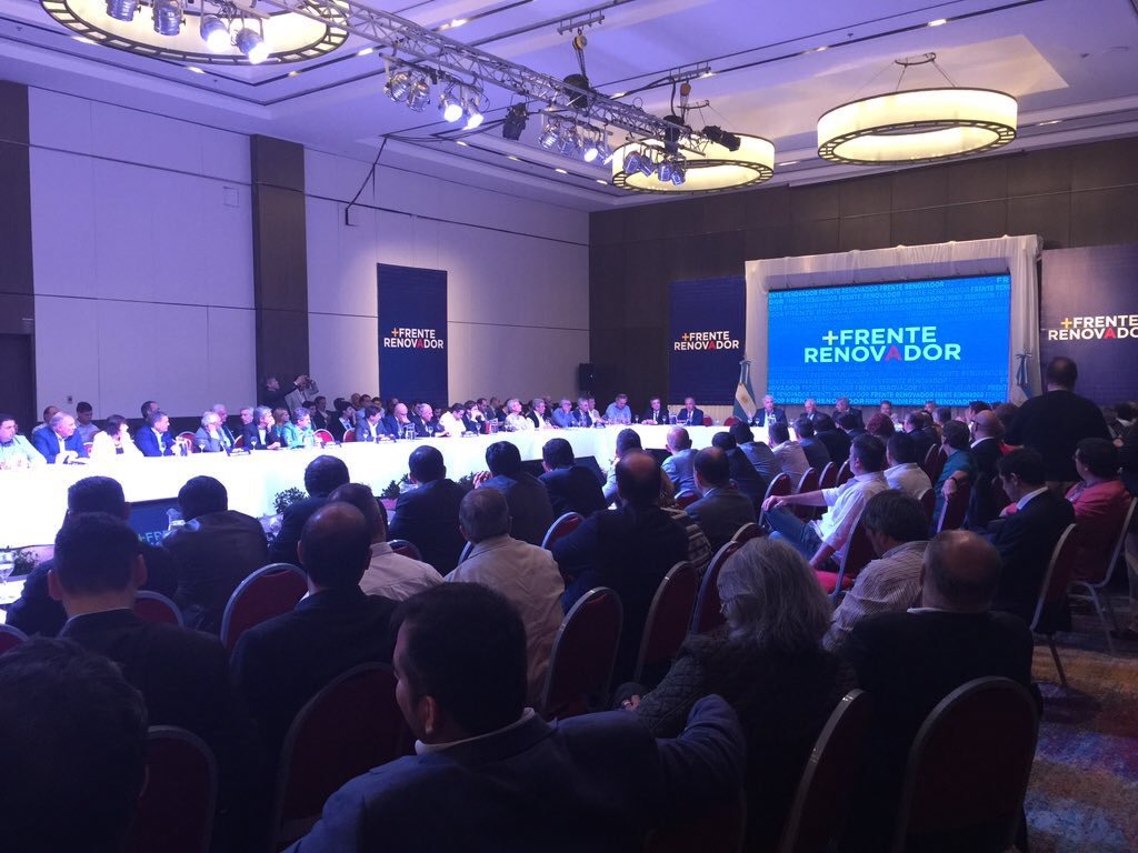 GracielaCamano's tweet photo. En el Plenario del Frente Renovador junto a compañeros y correligionarios escuchando a @SergioMassa en el Hilton https://t.co/49Hu5P3yeE