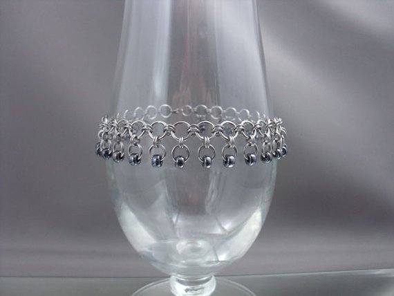 Pharewings_'s tweet image. Simple Chainmail Anklet buff.ly/1RzgjwK @Etsy #etsyretwt #Etsyhandmade #TEMPTTeam