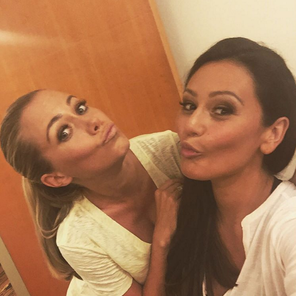 KendraWilkinson's tweet photo. Tonight I battle it out w/ my girl @JENNIWOWW on @FoodNetwork #WorstCooks finale! Don't forget to tune in at 9/8C! https://t.co/3zs4Y639XG