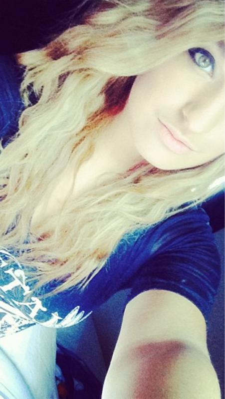 ZodiacDeer's tweet photo. My writer hurt her arm real bad >.< https://t.co/o5wZgFdmFt