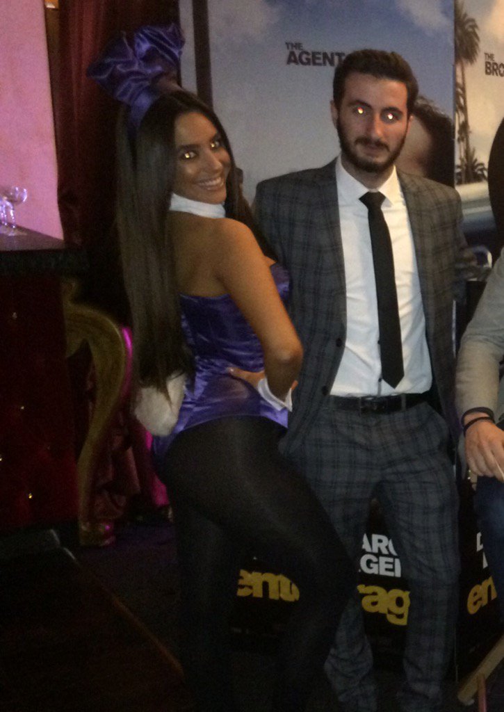 Oliver_Diamond's tweet photo. Me and my new bird at the #EntourageVIP party https://t.co/EteNOMiyDX