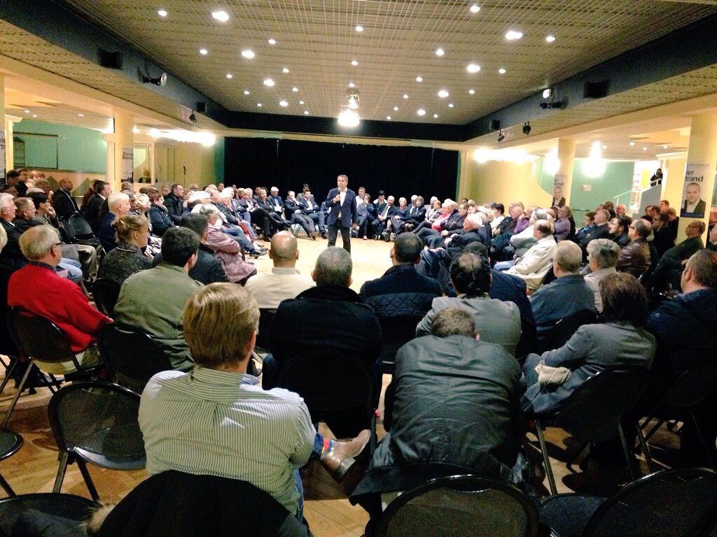 xavierbertrand's tweet photo. Hollande a dit: "seuls les riches paieront + d'impôts". Retraités, vous ne saviez pas que vous étiez riches ! #NPDCP https://t.co/1fQW4oo2vn