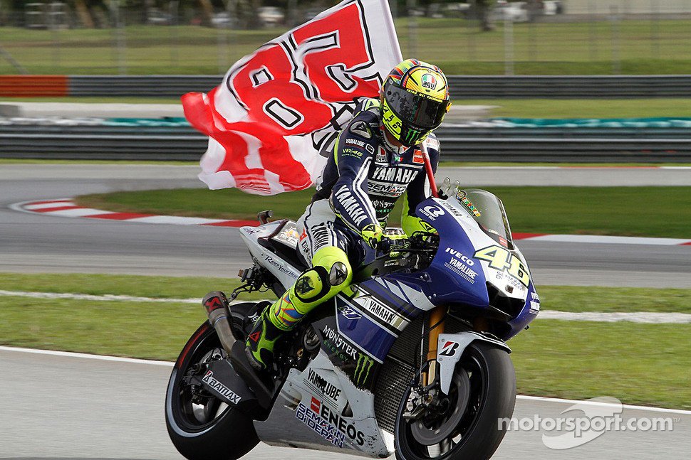 JesSanSan's tweet photo. #YoConElMotociclismo @ValeYellow46 @lorenzo99 @marcmarquez93 #Respect https://t.co/xrKLp6XmlG