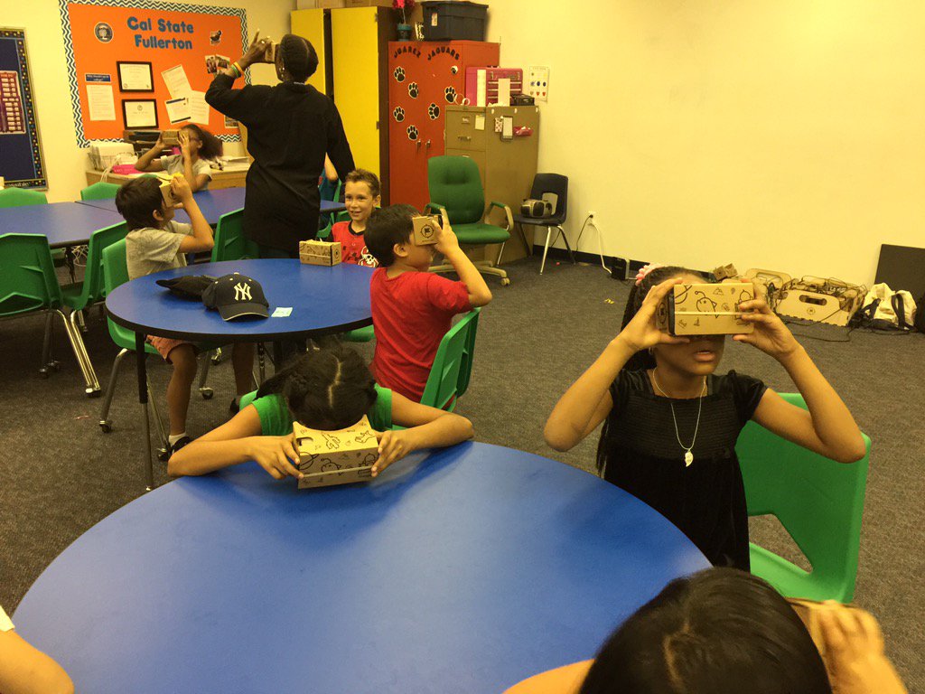 JuarezAcademy's tweet photo. A virtual reality extravaganza!
#GoogleExpeditions #JuarezAcademy #21stcenturyskills https://t.co/xfOxySvDGA