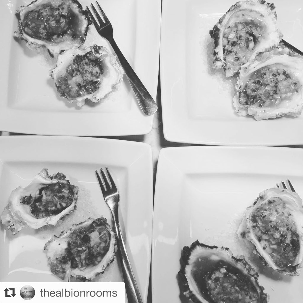 BytownChefs's tweet photo. @jessebell909's baked oysters from last night's dinner by the #bytownchefs https://t.co/ccs4lexhEY