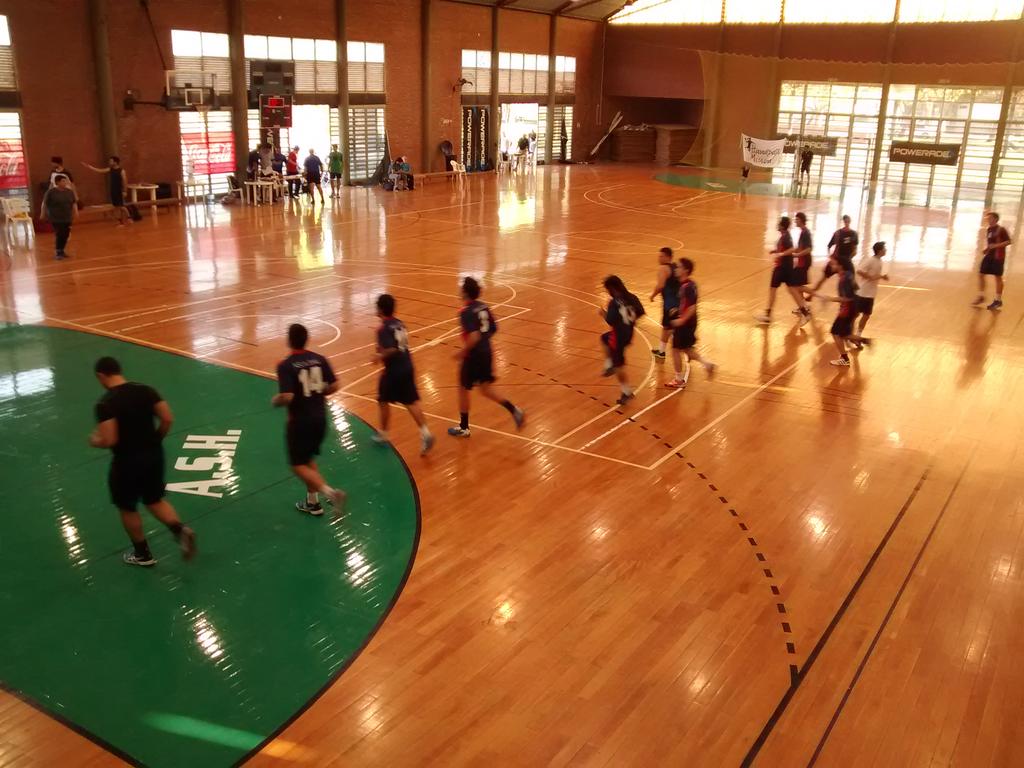 ArgDeHandballSF's tweet photo. Entrada en calor de #Asabal. En minutos enfrenta a #EntreRios en #Cancha1 https://t.co/kYNvYJMWCc