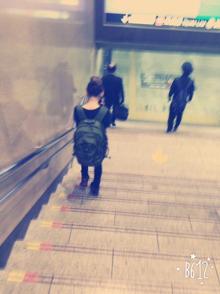 歩くの速い