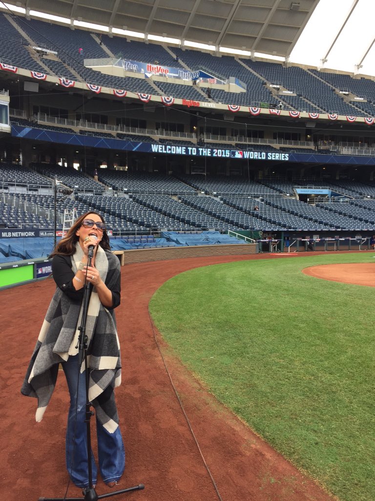 saraevansmusic's tweet image. Rehearsing the National Anthem. Watch The #WorldSeries TONIGHT on FOX! @MLB