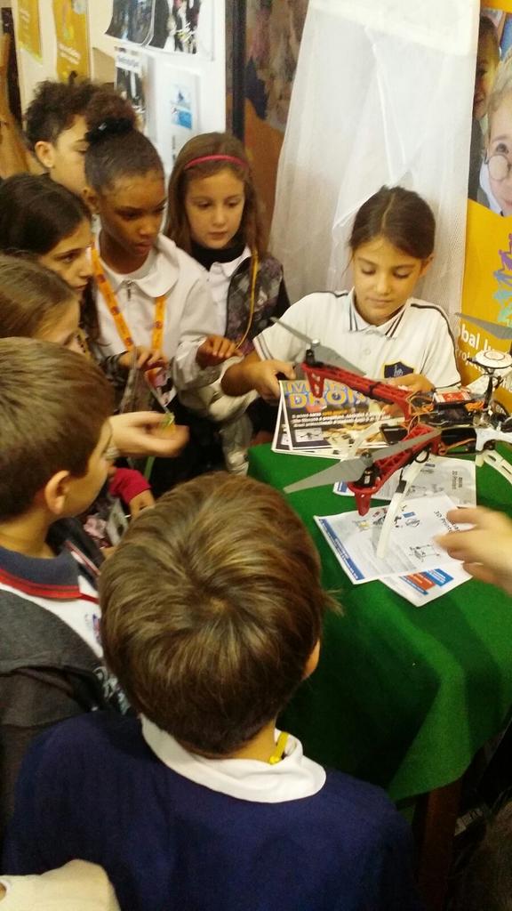 fabrizioolati's tweet image. Bella prima giornata #GJC2015 #IstitutoMassimo #MakingDrones domani sorpresa! @fmdigitale @Fiammetta_FMD @Ana_fmd