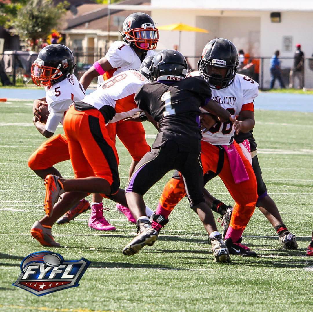 Malcolm_Major's tweet photo. How I spend my weekends!! #BodyGuard #LilShot #MGChiefs12U https://t.co/BkUxzEia7F