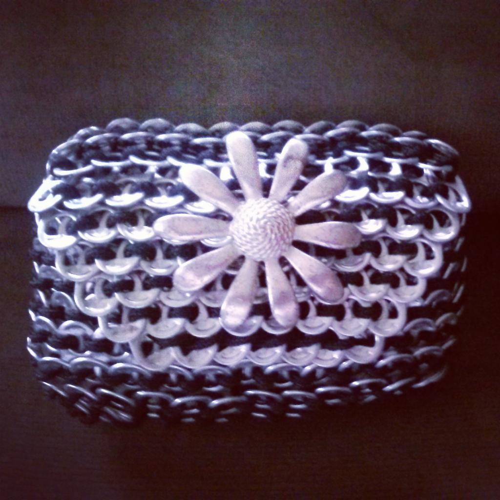 Streetcycled's tweet photo. Newest item! This #handbag was #handmade by #repurposed, #upcycled #poptabs https://t.co/cn29uijDue