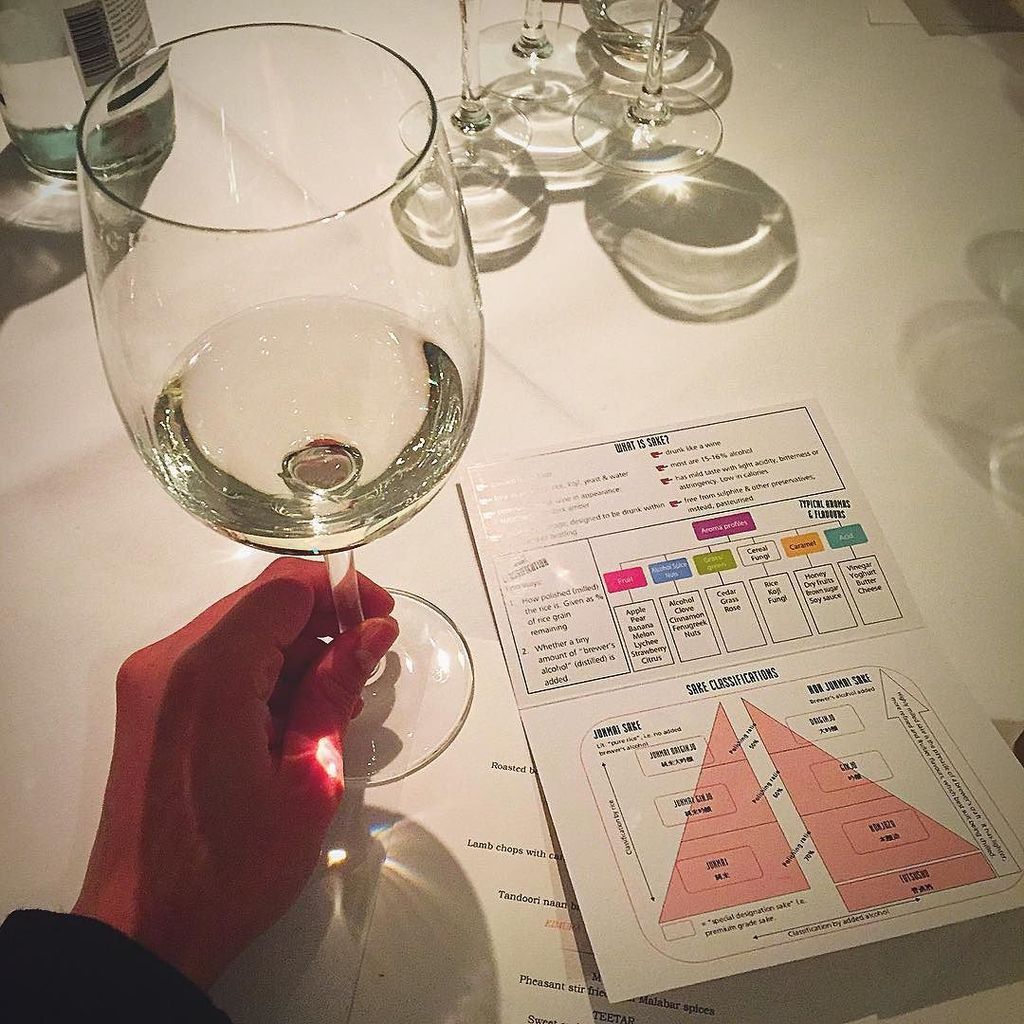 thisisfeliciat's tweet photo. An educational evening 😁 honest 🙆🏻 @motimahal59 #SakeandSpice #sake https://t.co/JgX3tL0bTj https://t.co/LNW7CyEKqa