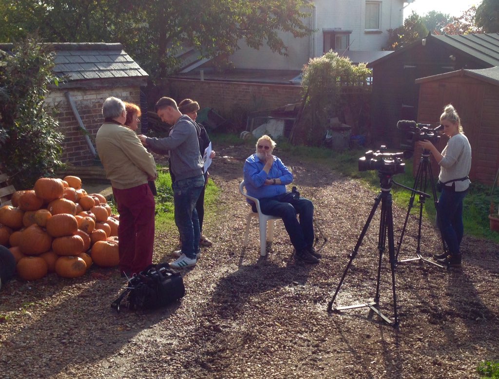 slindonpumpkins's tweet photo. #RobinUpton on #escapetothecountry @BBC https://t.co/CGRN3vHXL5