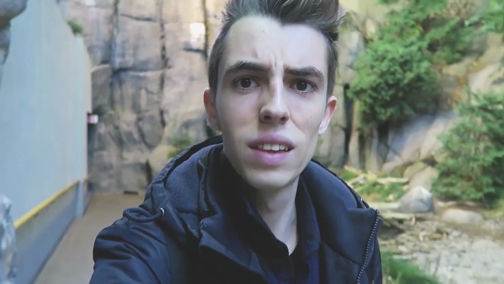 HeloiseAbgrall's tweet photo. J'aime tro ta tête la dessus 😂💗👌 @TheoGordy PS: t l'meilleur! https://t.co/1Vltt4YcSd
