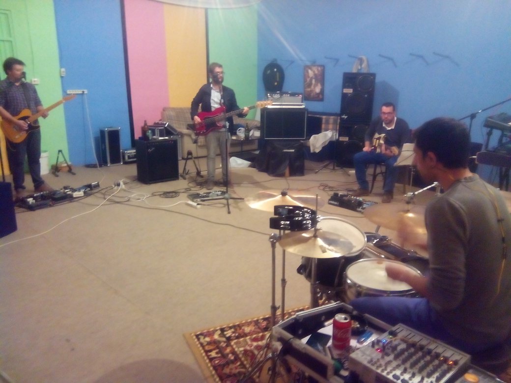 En el ensayo de <a href="/Inkeysmusic/">Inkeys</a>. Mi primera vez como espectador.
