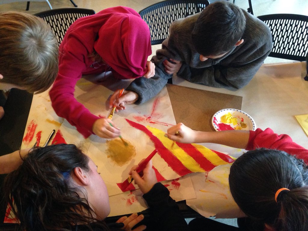 BansleysClass's tweet photo. Mr. Bansley's group preparing their team flag. GO TEAM MCNUGGET!!! https://t.co/hGe4Ib22zd