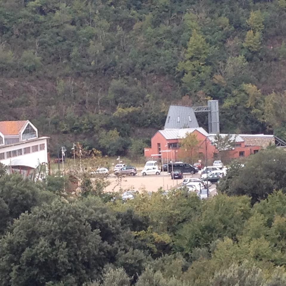 HeartonEarth's tweet photo. #Geoparco #CollineMetallifere @EGNetwork @alexcasini64 : @HeartonEarth al #JMO15 @Maremmans Il Centro Direzionale https://t.co/aXfVgaFGcK
