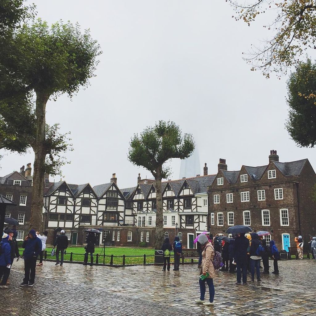 Chhimography's tweet photo. Spot the #Shard. #toweroflondon #london #shardview https://t.co/cPq2LebHgv